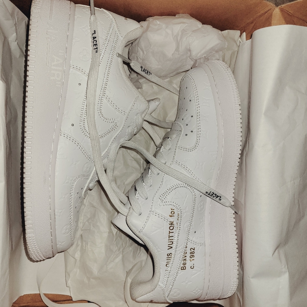 Sneakers - Picture 12 of 14